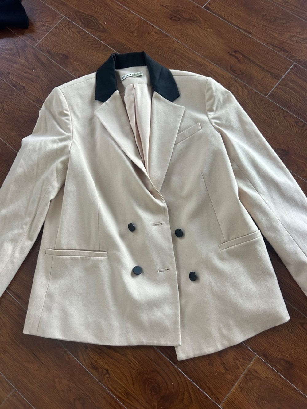 Alice + Olivia Cream Double-Breasted Blazer with Black Collar